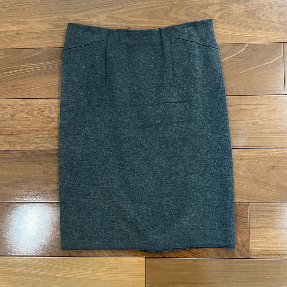 Women’s Grey Ann Taylor Skirt - Sz 4